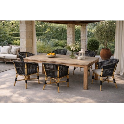 tavolo Nashville in tek riciclato - ambientazione con poltrone Aruba