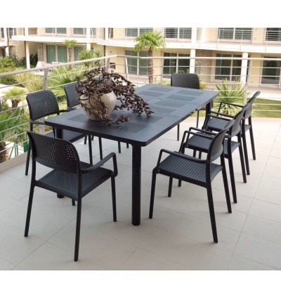 composizione tavolo allungato Libeccio  e sedie Bora colore antracite