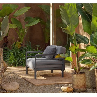 Maximo poltrona telaio colore Basalto con tessuto Lava Sunbrella e cuscino arredo Maximo tessuto Lava Arredo Sunbrella