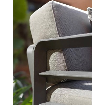 Maximo poltrona telaio colore Basalto con tessuto Lava Sunbrella - particolare