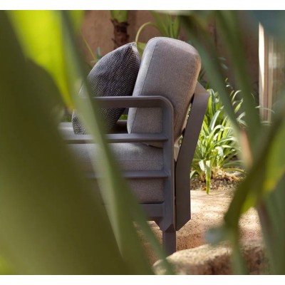 Maximo poltrona telaio colore Basalto con tessuto Lava Sunbrella e cuscino arredo Maximo tessuto Lava Arredo Sunbrella