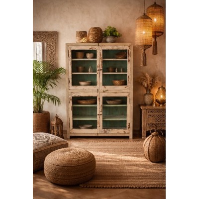 ambientazione vetrina Amalfi in un arredo coloniale